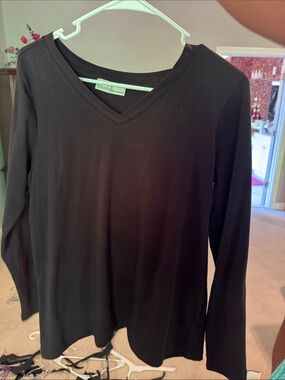 Zenana Outfitters Black V-Neck Long Sleeve Top
